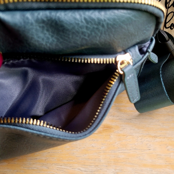 Unisex Crossbody Fanny Packs - Picture 7 of 16